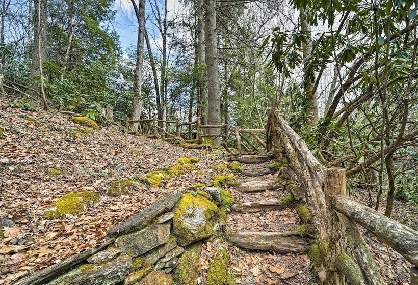 Beautiful Trillium Home Next To Waterfall!