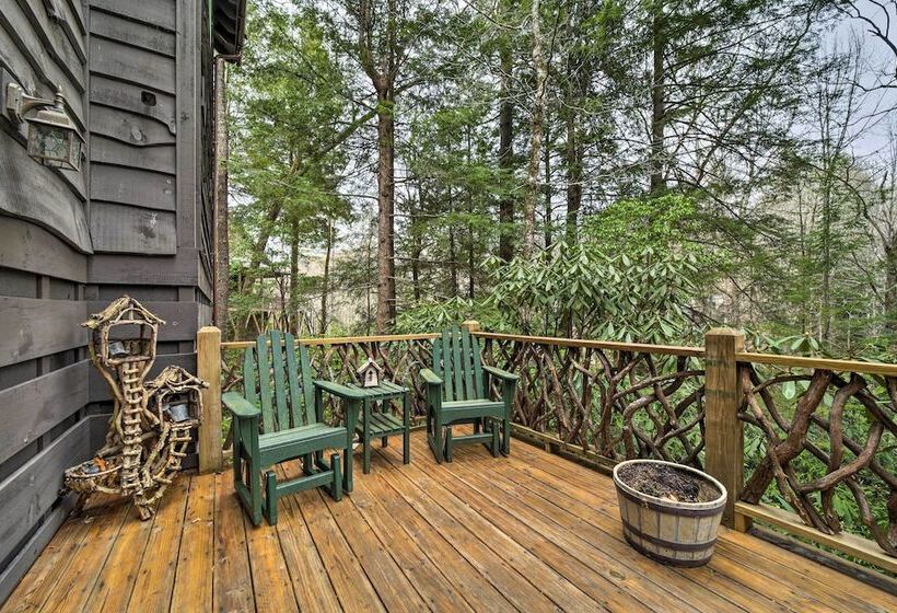 Beautiful Trillium Home Next To Waterfall!