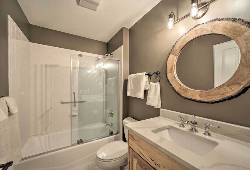 Beautiful Trillium Home Next To Waterfall!