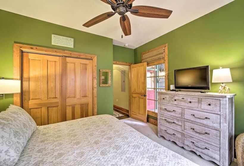 Beautiful Trillium Home Next To Waterfall!