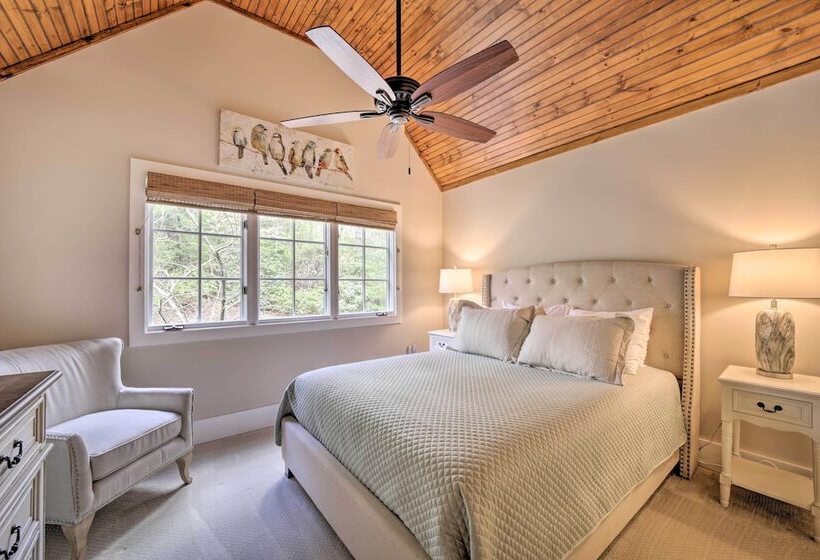 Beautiful Trillium Home Next To Waterfall!