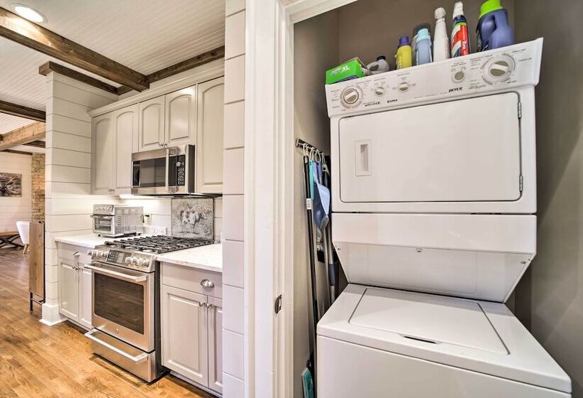 Beautiful Trillium Home Next To Waterfall!