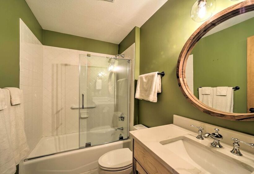 Beautiful Trillium Home Next To Waterfall!