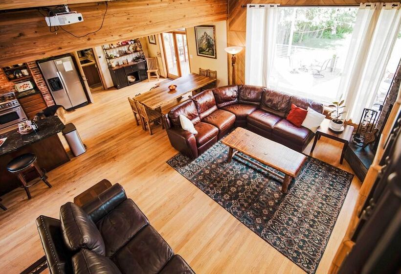 Big House Lodge    Cle Elum Retreat On 8 Acres!