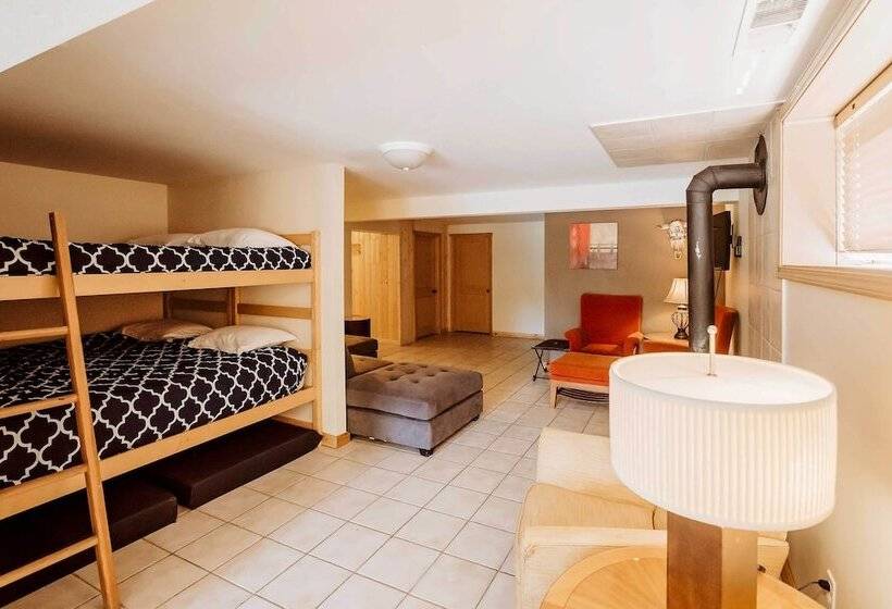 Big House Lodge    Cle Elum Retreat On 8 Acres!