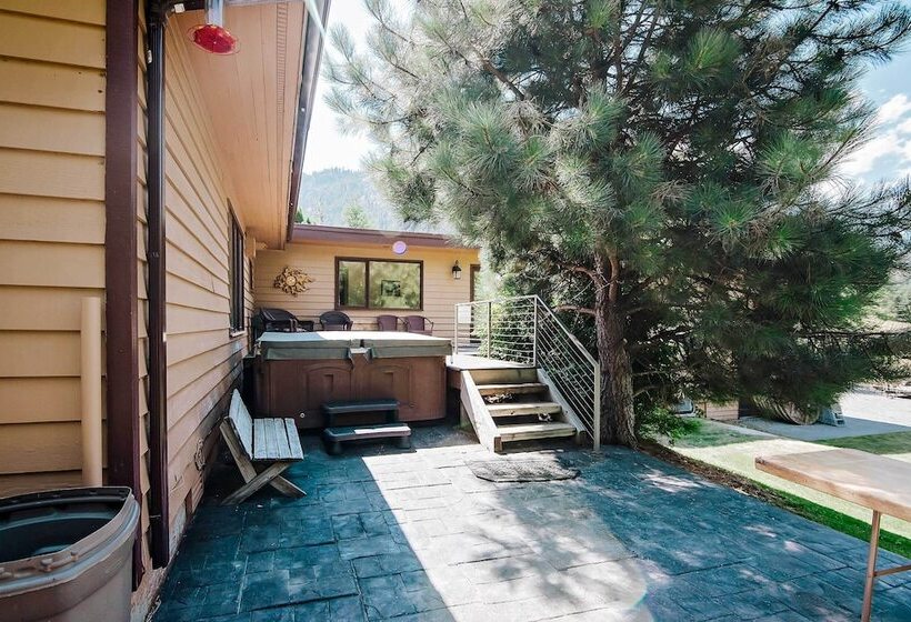 Big House Lodge    Cle Elum Retreat On 8 Acres!