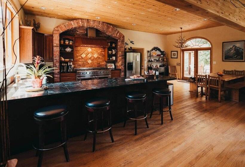 Big House Lodge    Cle Elum Retreat On 8 Acres!
