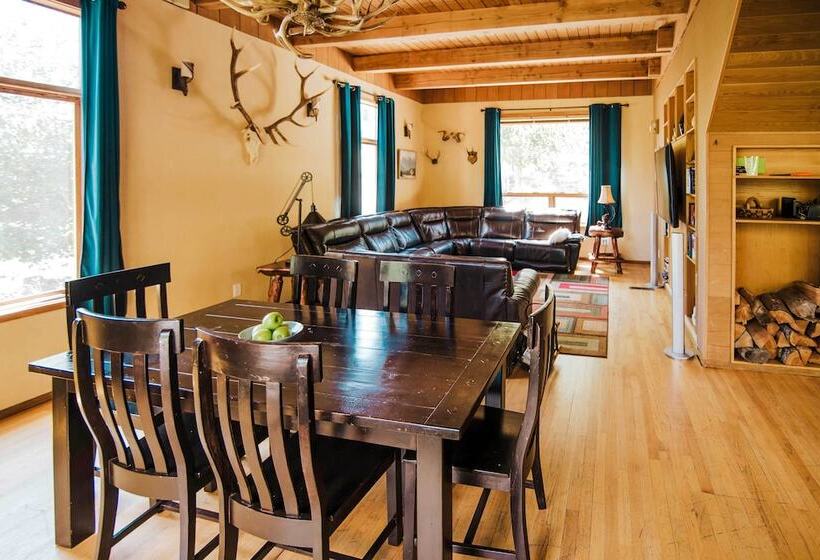 Big House Lodge    Cle Elum Retreat On 8 Acres!