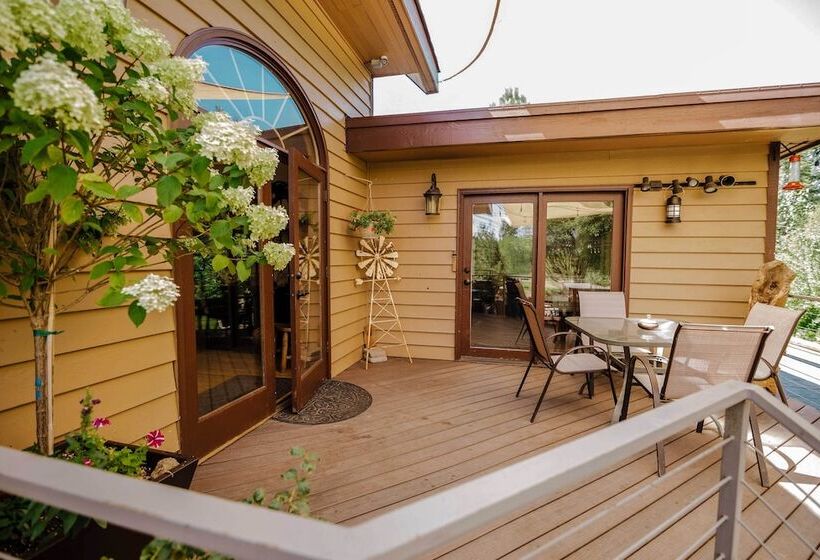 Big House Lodge    Cle Elum Retreat On 8 Acres!