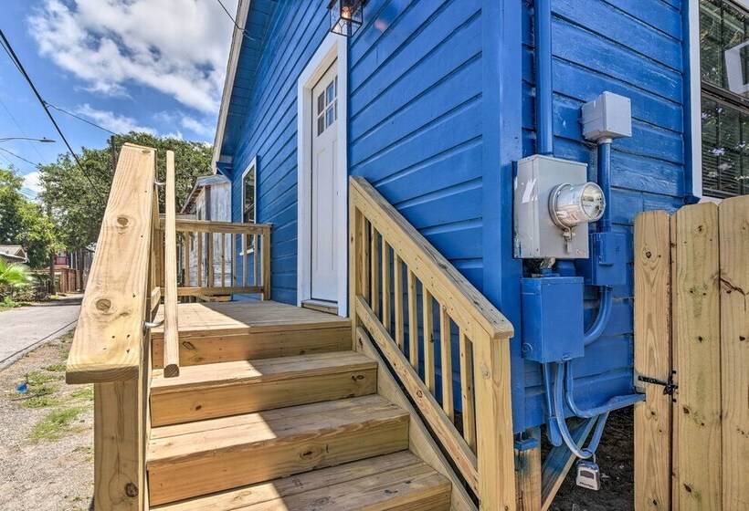 Blue Dolphin Cottage: Walk To Galveston Seawall!
