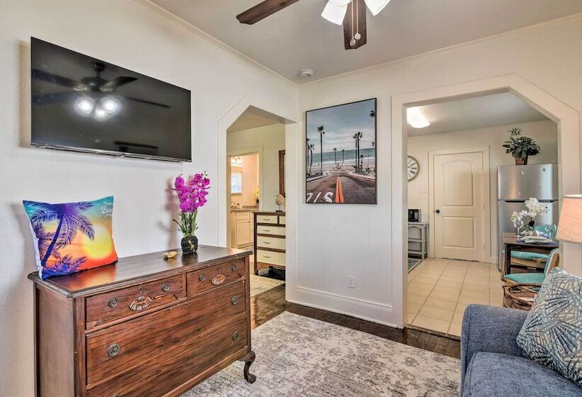 Blue Dolphin  Cottage: Walk To Galveston Seawall!