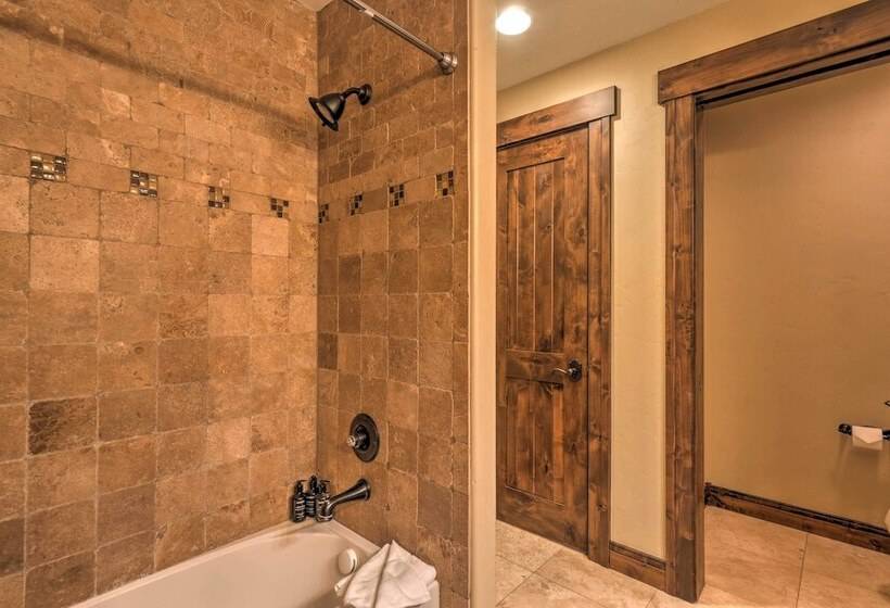 Blue River Home W/ Hot Tub, 6 Mi To Skiing!