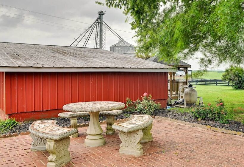Bowling Green House W/ Shared Pool!