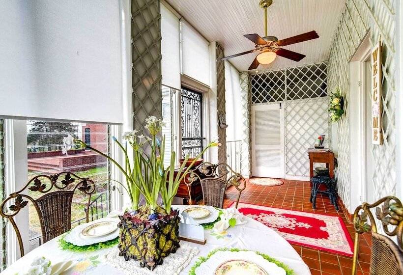 Bowling Green House W/ Shared Pool!