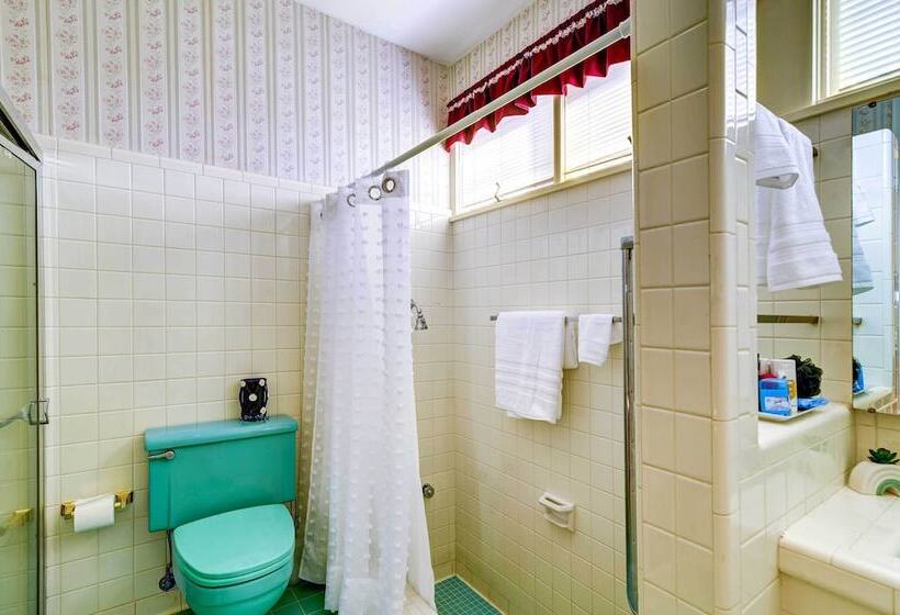 Bowling Green House W/ Shared Pool!