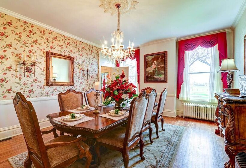 Bowling Green House W/ Shared Pool!