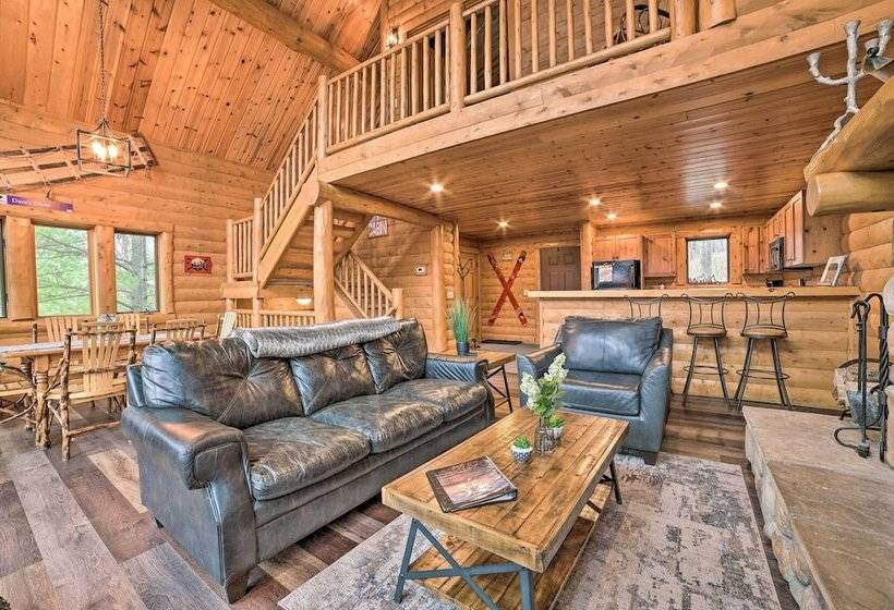 Boyne Mountain Cabin W/ Hot Tub: Near Resort!