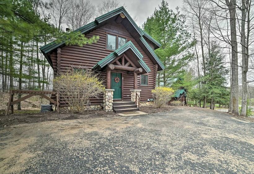 Boyne Mountain Cabin W/ Hot Tub: Near Resort!