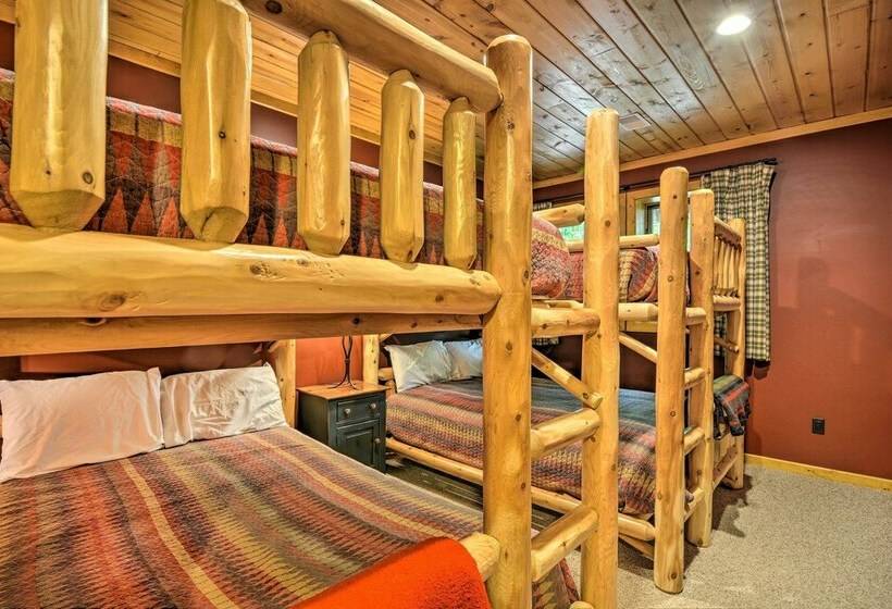 Boyne Mountain Cabin W/ Hot Tub: Near Resort!