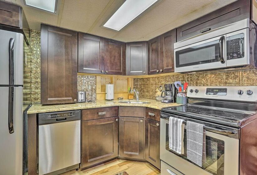 Resort Perks & Mtn Views: Breckenridge Cabin!