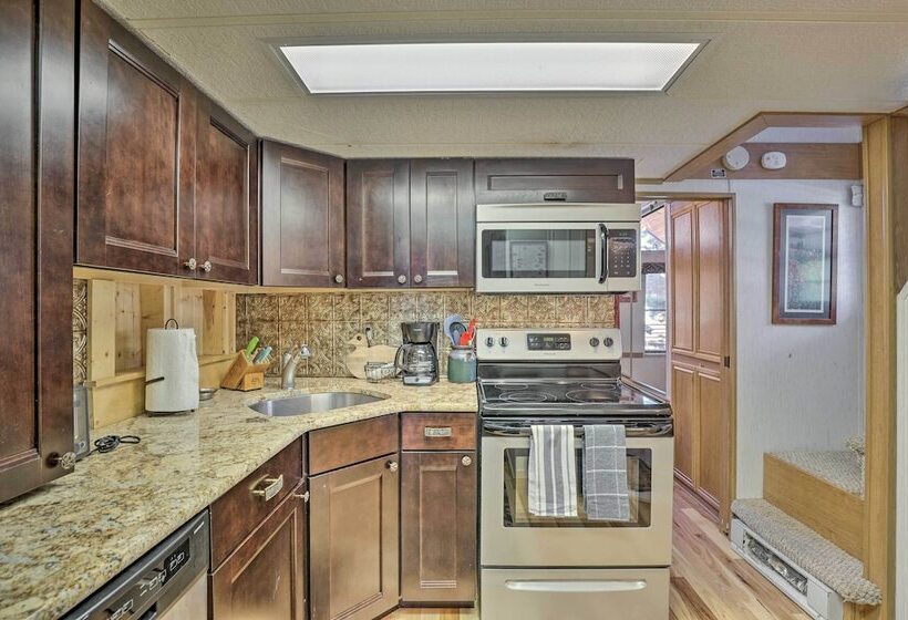 Resort Perks & Mtn Views: Breckenridge Cabin!