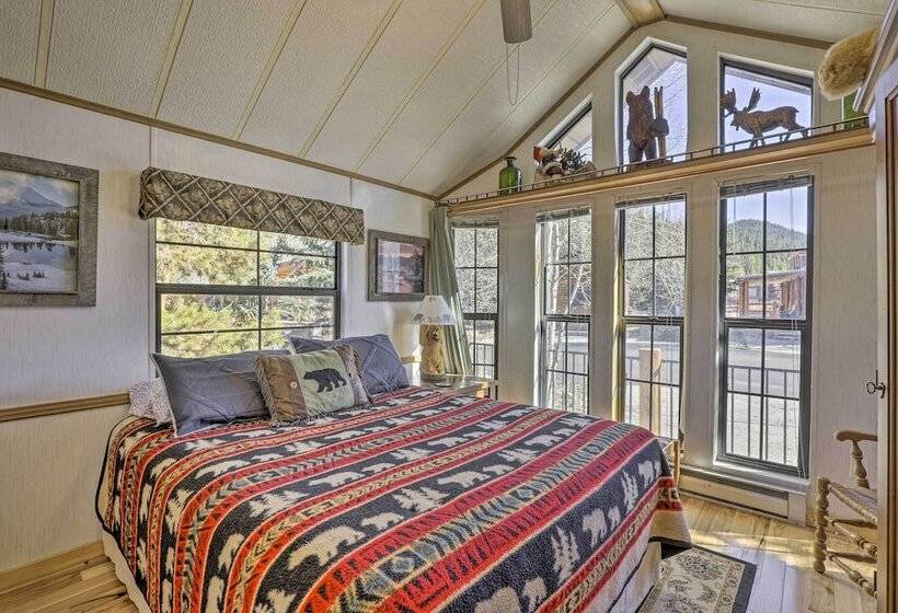 Resort Perks & Mtn Views: Breckenridge Cabin!