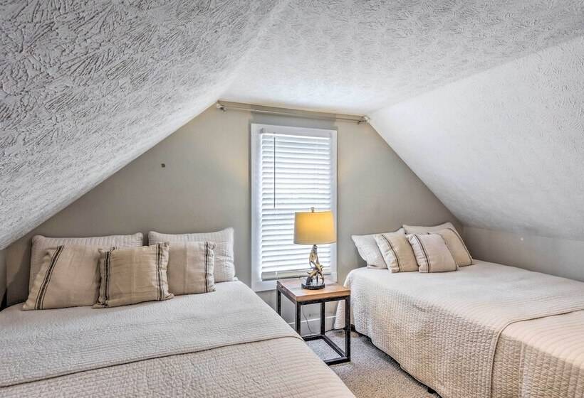 Bright Green Gables Cabin: Hike, Swim & Bbq