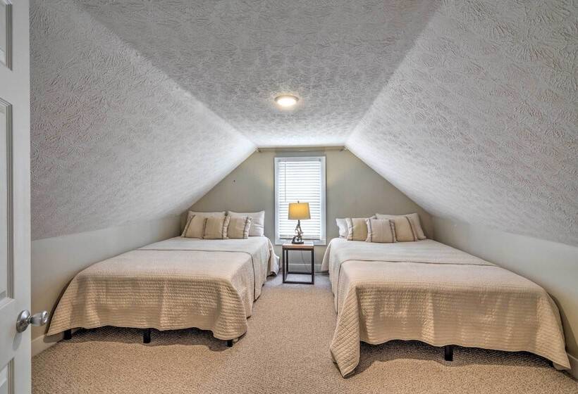 Bright Green Gables Cabin: Hike, Swim & Bbq