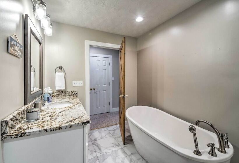 Bright Green Gables Cabin: Hike, Swim & Bbq