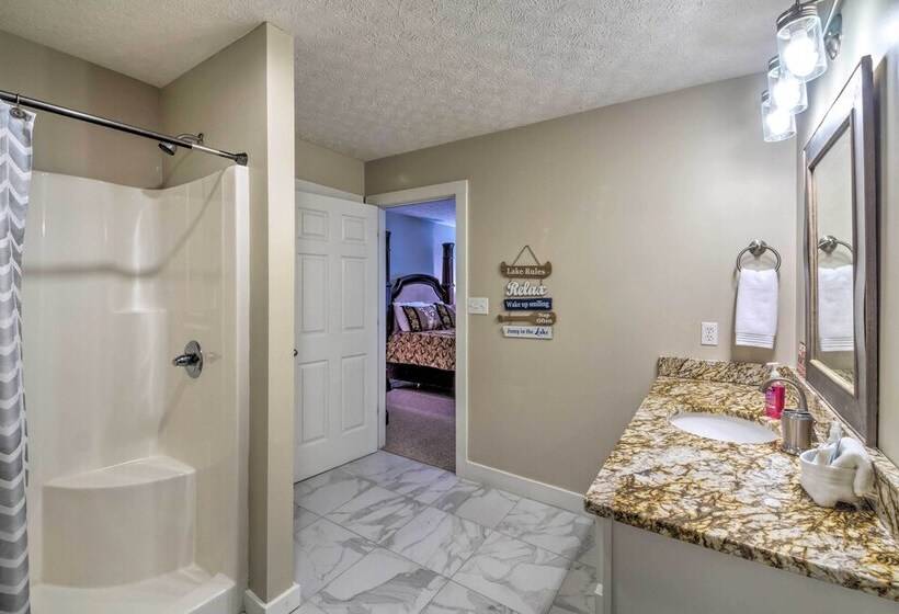 Bright Green Gables Cabin: Hike, Swim & Bbq