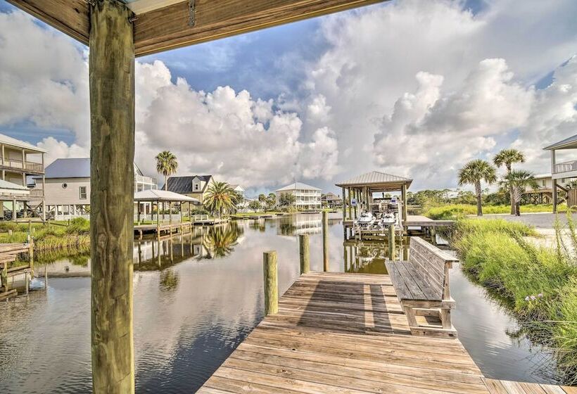 Sunny Gulf Shores Retreat W/ Deck: Walk To Beach!