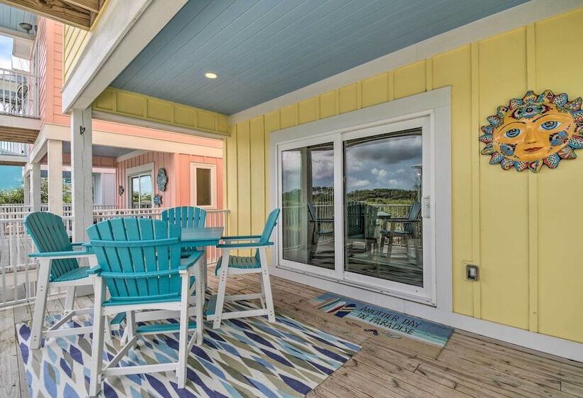 Sunny Gulf Shores Retreat W/ Deck: Walk To Beach!