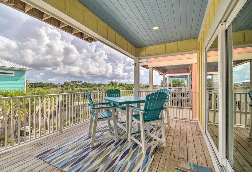 Sunny Gulf Shores Retreat W/ Deck: Walk To Beach!