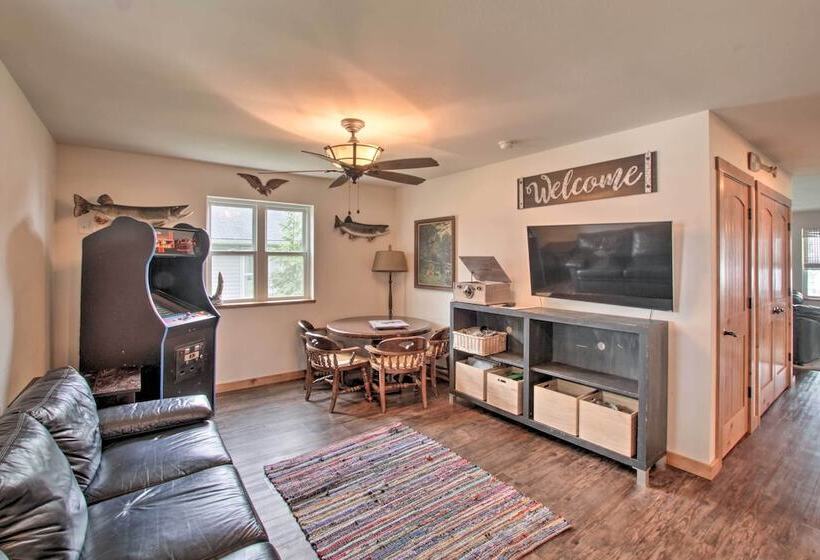 Bright Shawano Lake Oasis   Walk To Boat Launch!