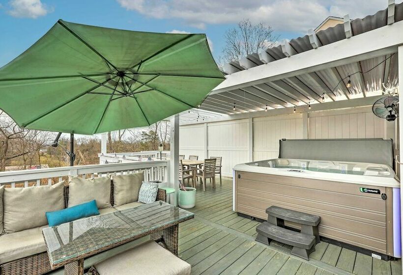 Bright & Spacious Cincinnati Retreat W/ Hot Tub!