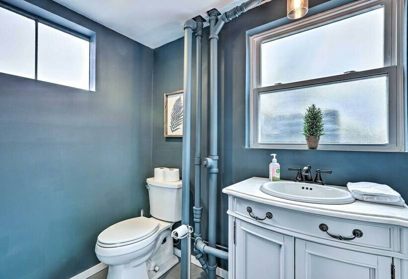 Bright & Spacious Cincinnati Retreat W/ Hot Tub!