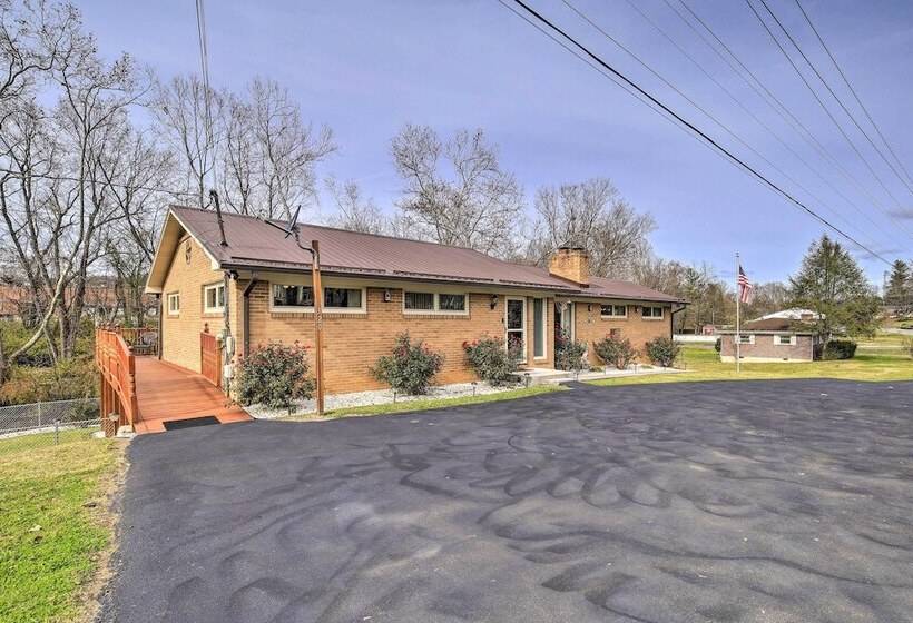 Bristol Retreat W/ Creek Access: 2 Mi To Dtwn