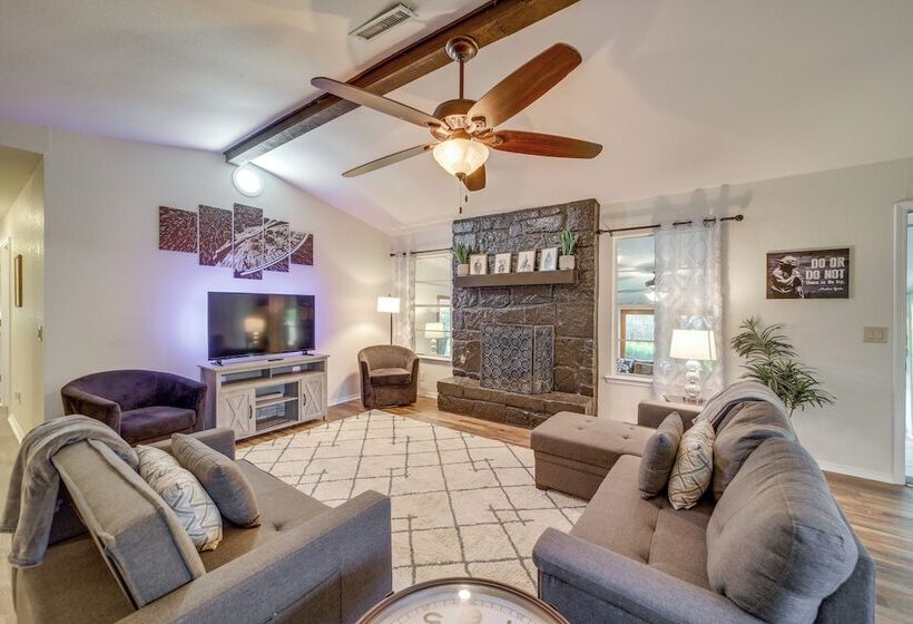 Broken Arrow Home: Family Friendly Amenities!