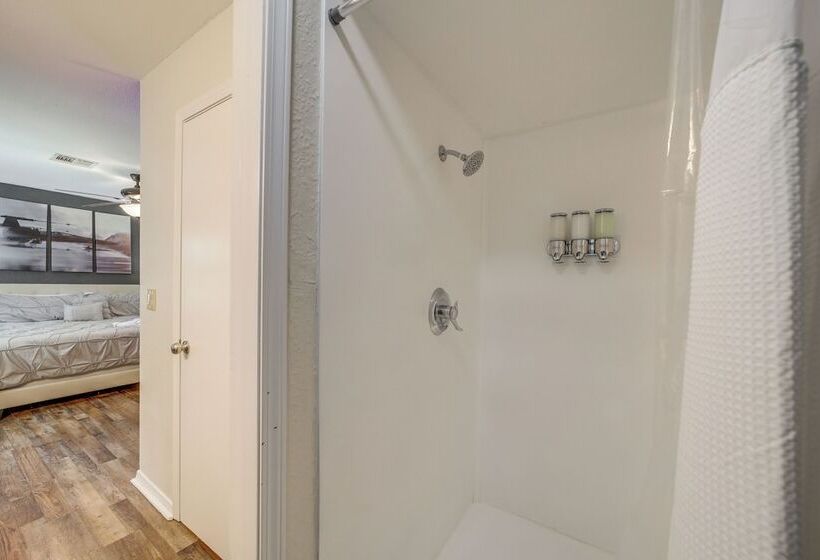 Broken Arrow Home: Family Friendly Amenities!