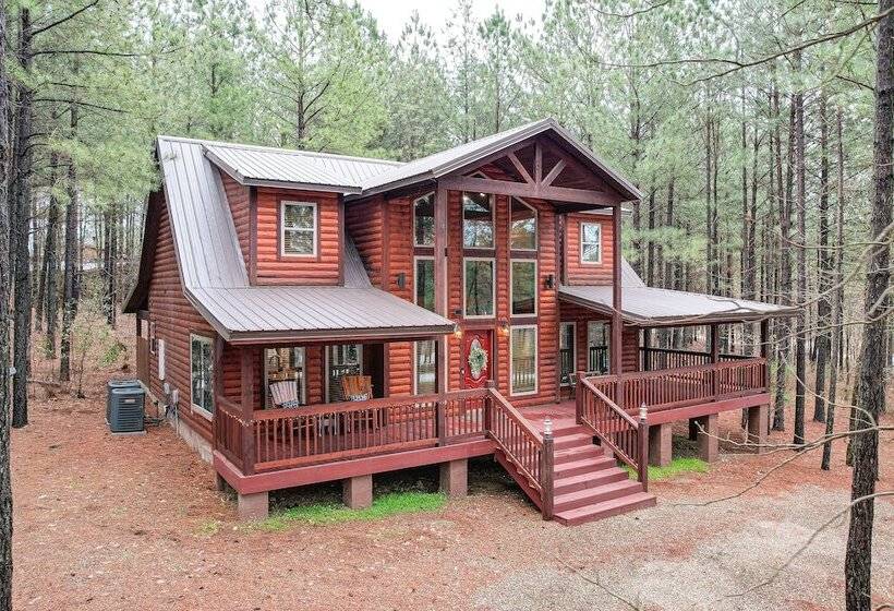 Broken Bow Cabin On 1 Acre W/ Hot Tub & Fire Pit!