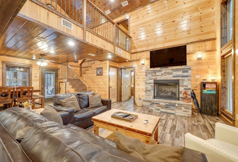 Broken Bow Cabin On 1 Acre W/ Hot Tub & Fire Pit!