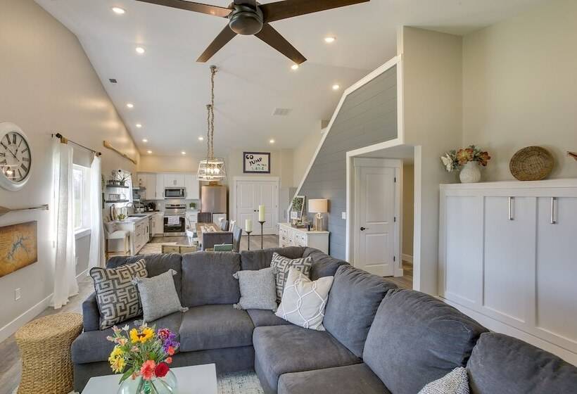 Byrdstown Home Near Dale Hollow Lake!