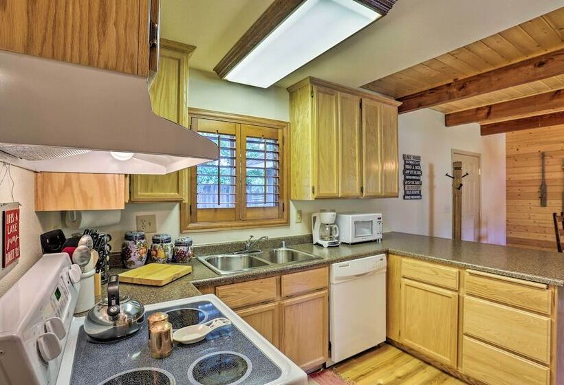 Cabin W/ Backyard Space 1/2 Mi To Trinity Lake!