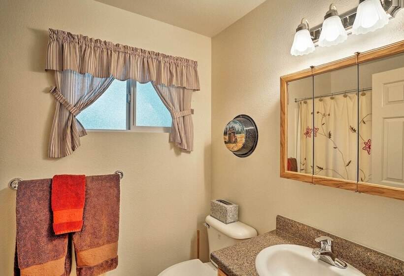 Cabin W/ Backyard Space 1/2 Mi To Trinity Lake!