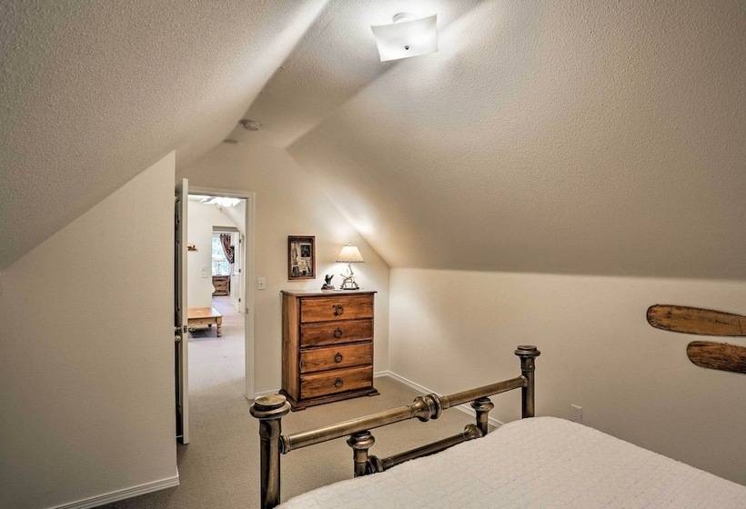 Cabin W/ Backyard Space 1/2 Mi To Trinity Lake!