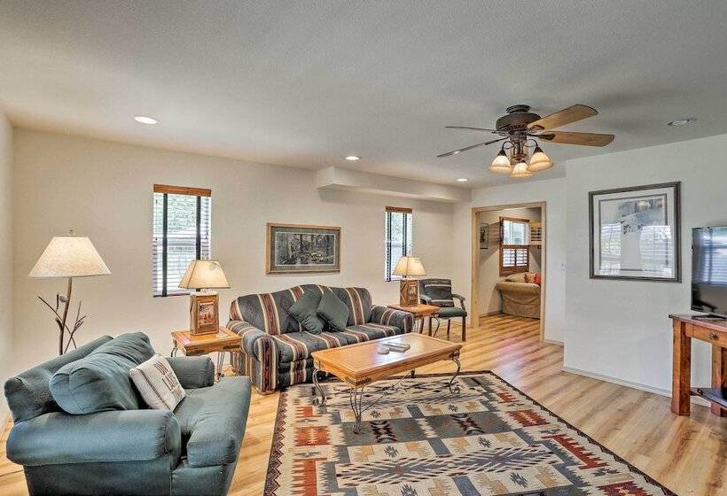 Cabin W/ Backyard Space 1/2 Mi To Trinity Lake!