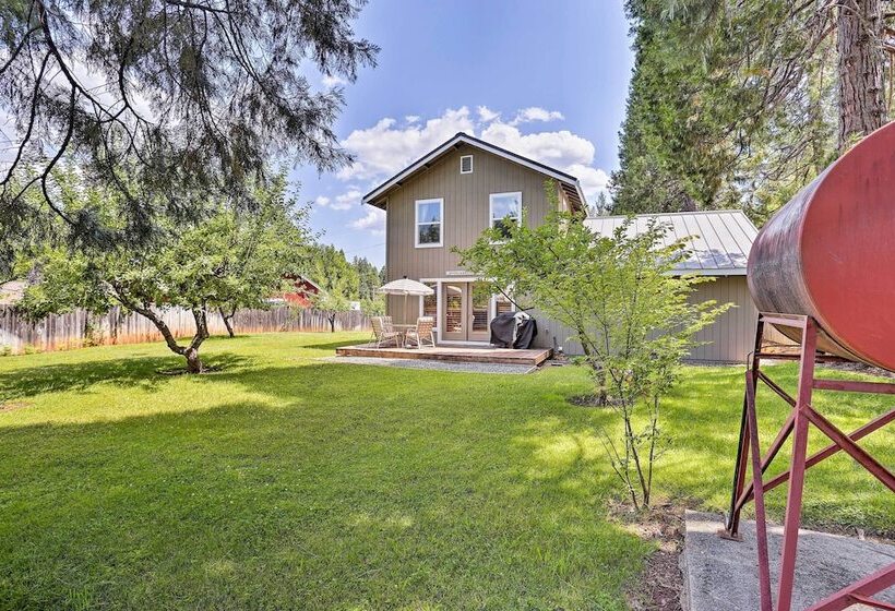 Cabin W/ Backyard Space 1/2 Mi To Trinity Lake!