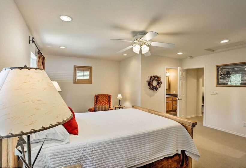 Cabin W/ Backyard Space 1/2 Mi To Trinity Lake!