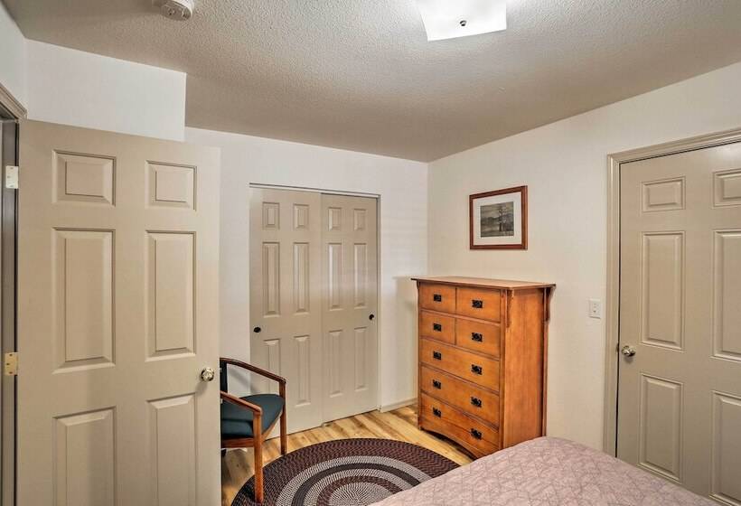 Cabin W/ Backyard Space 1/2 Mi To Trinity Lake!