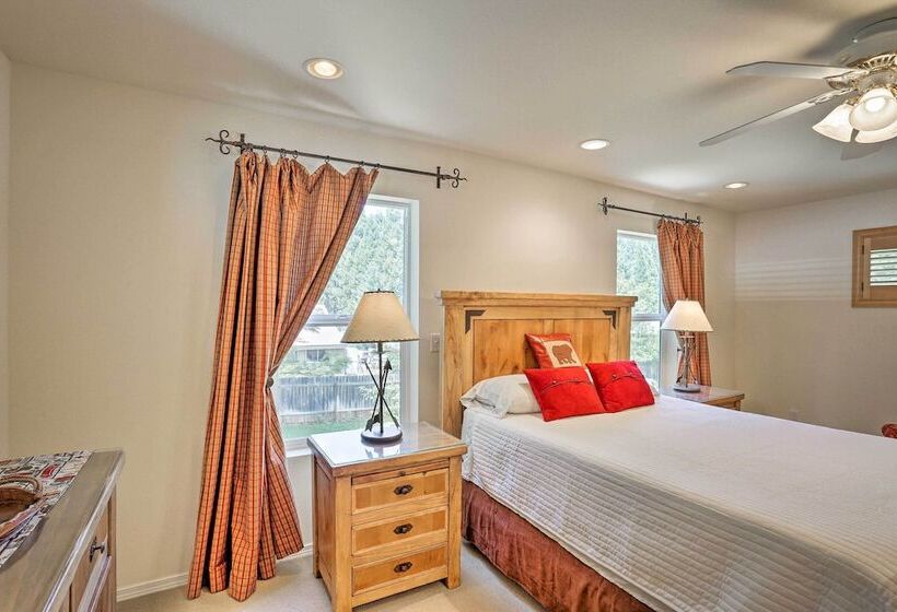 Cabin W/ Backyard Space 1/2 Mi To Trinity Lake!